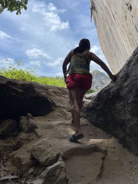 Czarina leading the way to Tonsai Bay