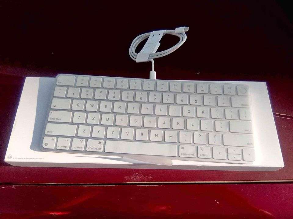 Logitech MX Keys vs Apple Magic Keyboard: Which Keyboard Is Better? (Updated March 2024) -