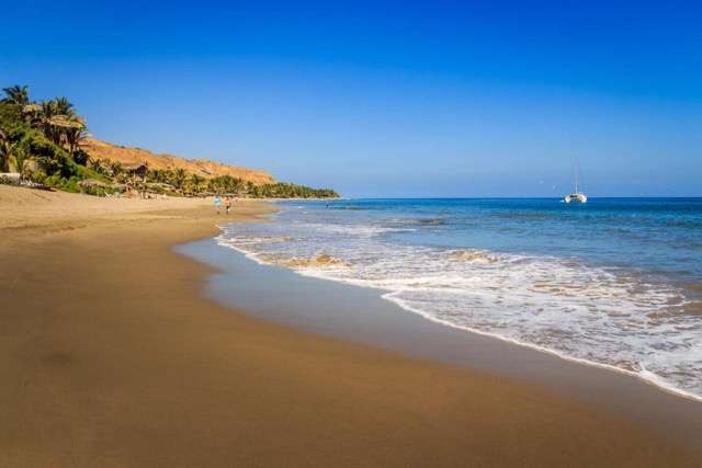 best hostels hotels in mancora